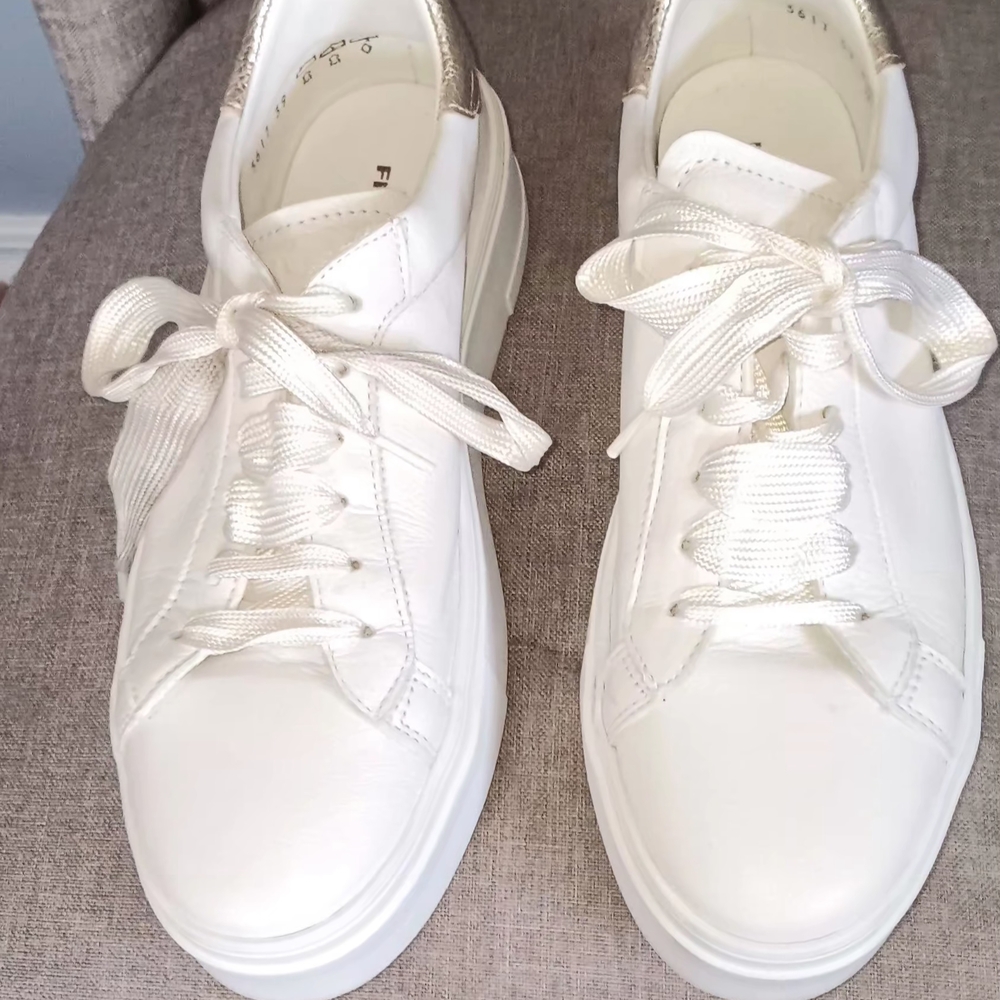 Frau Sneakers Size 39/8.5